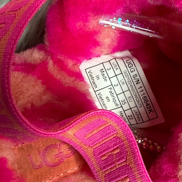 Ugg Fluff Yeah - Picture 3 of 5